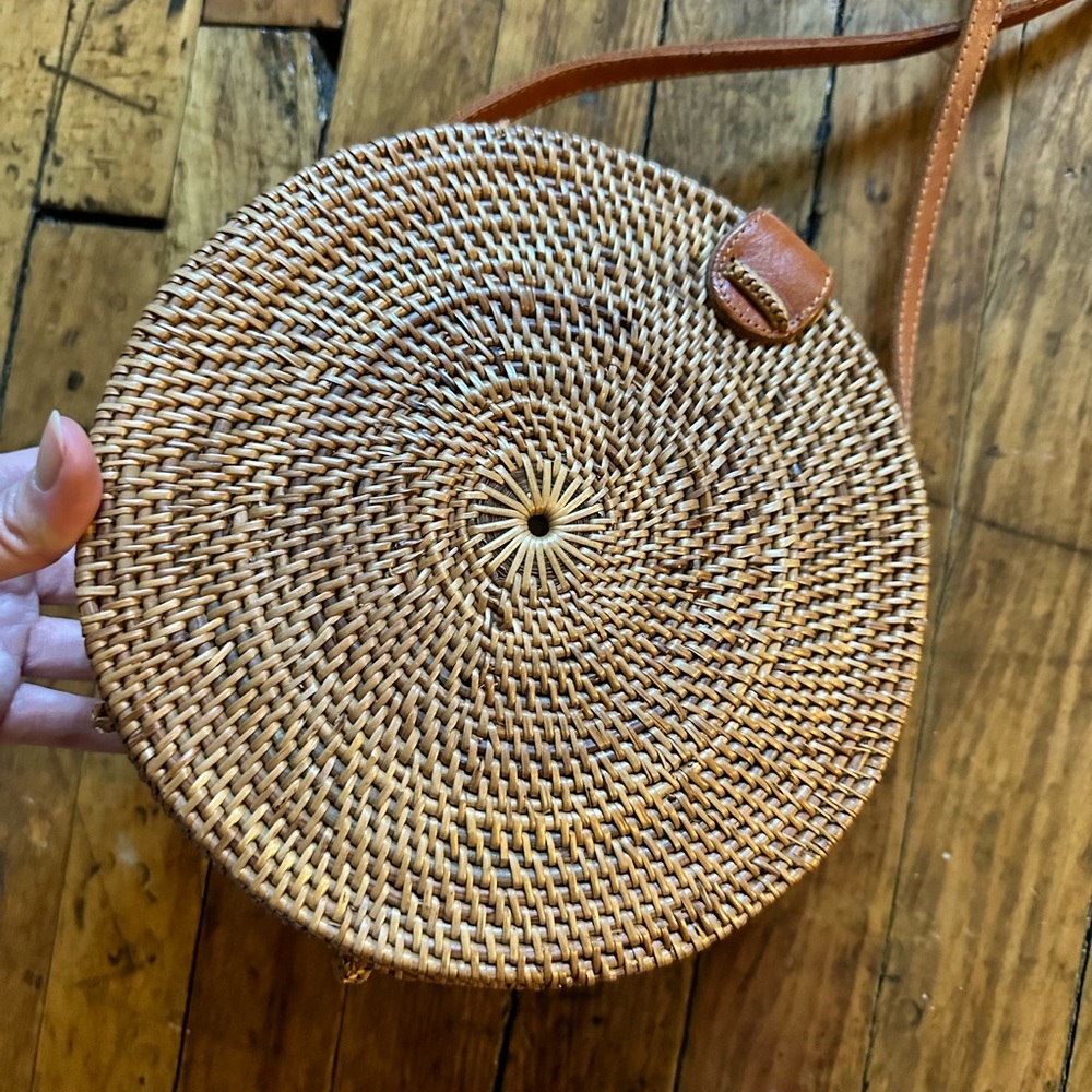 AMERII BROWN ROUND RATTAN BAG - Picture 4 of 14